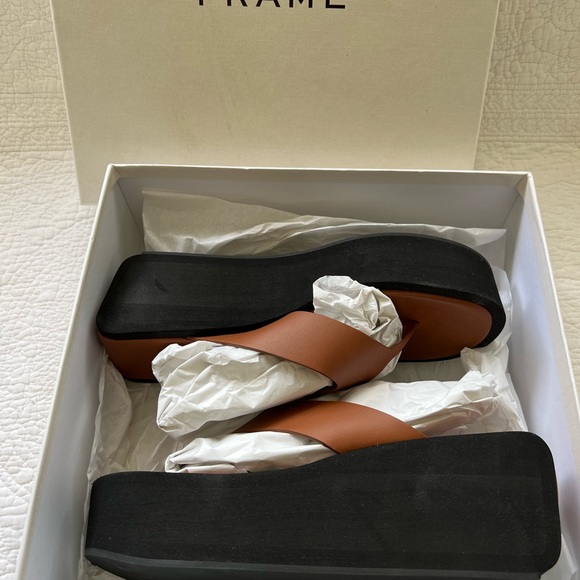 FRAME Le Ocean Platform Sandal in Tobacco. Size 39.5 - Picture 3 of 8